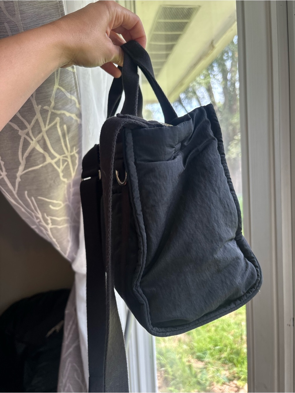 Lululemon Black Boxy tote - Picture 4 of 5